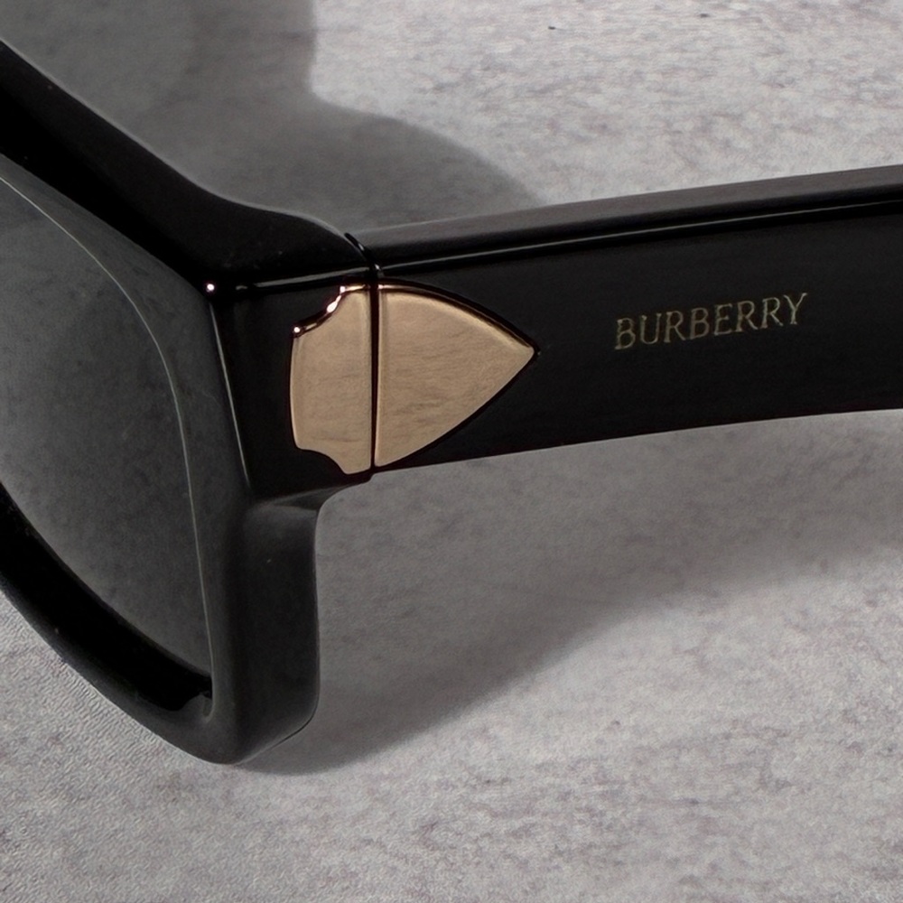 Burberry BE4443 3001/87 Black Rectangular Sunglasses 55□20 – New - Picture 2 of 11